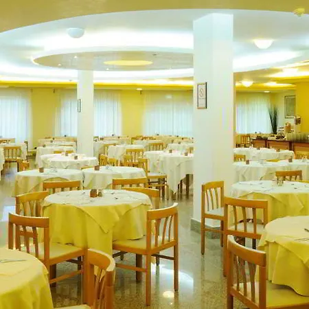 Hotel Oasi Wellness & 4*